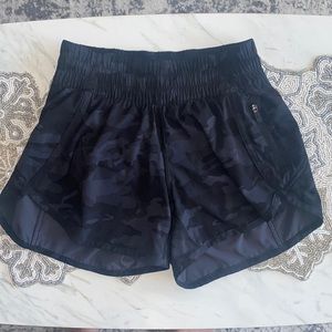 Lulu lemon tracker shorts